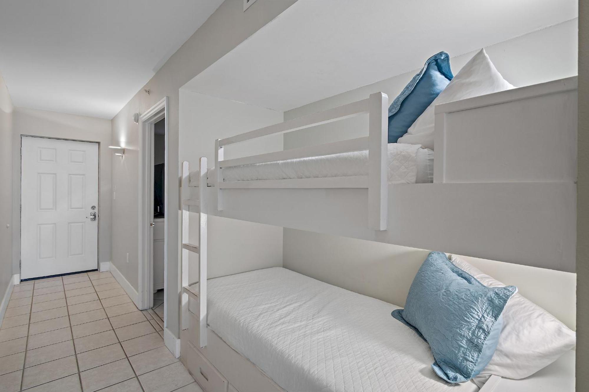 Pelican Beach Resort - Destin Condo Getaways By Cls Экстерьер фото